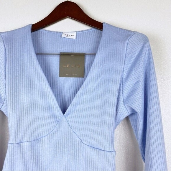 Le Lis Collection Baby Blue V-Neck Long Sleeve Thong Bodysuit Size L NWT - Picture 2 of 7